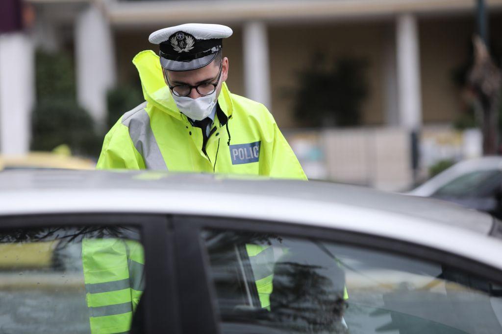 Κοροναϊός : «Παράθυρο» Τσιόδρα για παράταση των περιοριστικών μέτρων