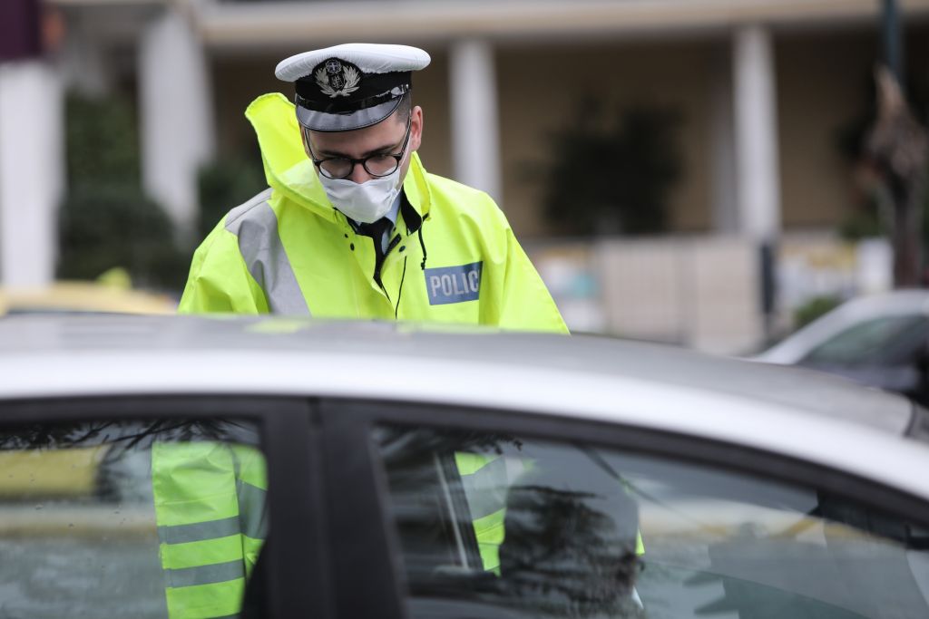 Κοροναϊός : «Παράθυρο» Τσιόδρα για παράταση των περιοριστικών μέτρων