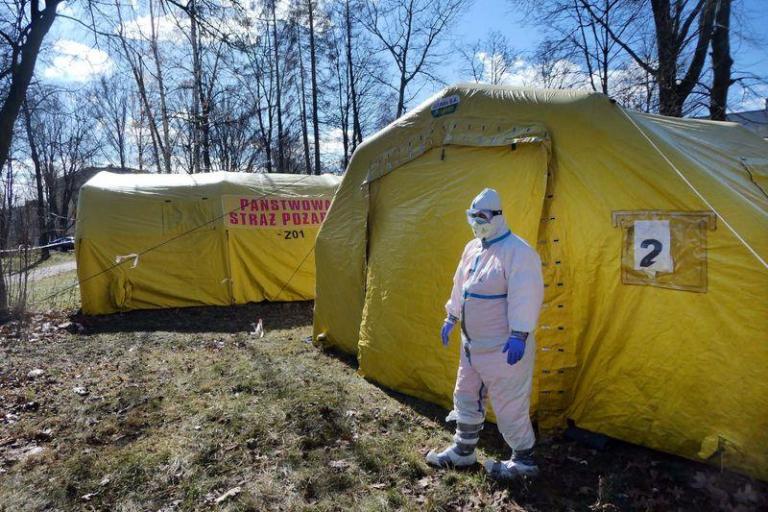 Κοροναϊός : Ένα κύμα αλληλεγγύης απλώθηκε σε όλη την Πολωνία μέσω ίντερνετ