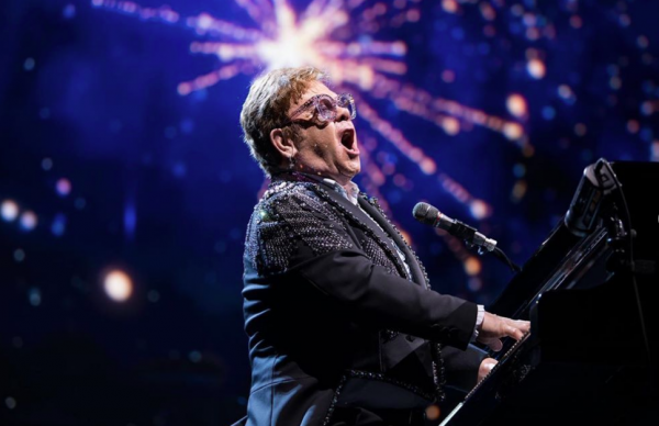 Έλτον Τζον : Η έκκληση που έκανε στους θαυμαστές του εν καιρώ κοροναϊού