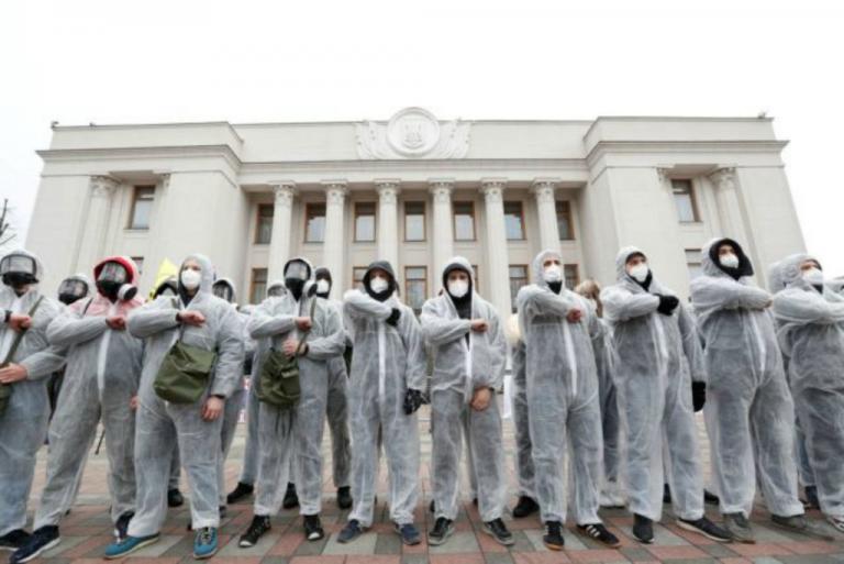 Κοροναϊός – Ευρώπη : «Εκτοξεύονται» τα νέα κρούσματα και οι νεκροί