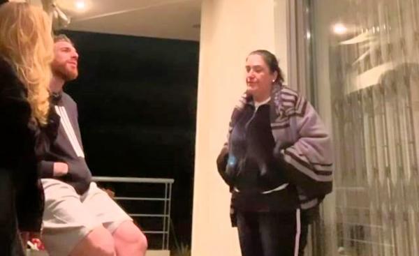 Ολυμπιακός : Ο Ζοσέ Σα βγήκε στο μπαλκόνι και τραγούδησε κατά του κοροναϊού