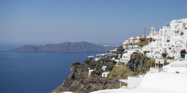 Παπαζάχος : Ανθρωπογενείς οι πολύ δυνατοί κρότοι που τρόμαξαν τη Σαντορίνη