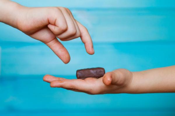 Μεγαλώνουμε παιδιά που μοιράζονται