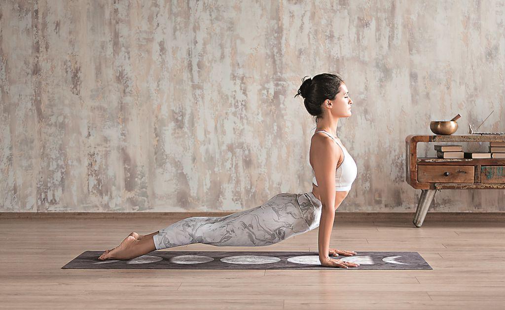 Πρωινή γιόγκα: Οι ασκήσεις που θα σας χαρίσουν ευεξία και ενέργεια