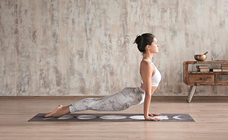 Πρωινή γιόγκα: Οι ασκήσεις που θα σας χαρίσουν ευεξία και ενέργεια