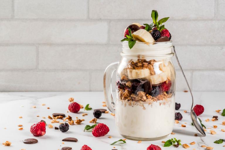 Overnight oats: Πέντε υπέροχες ιδέες για να απολαύσετε τη βρώμη σας