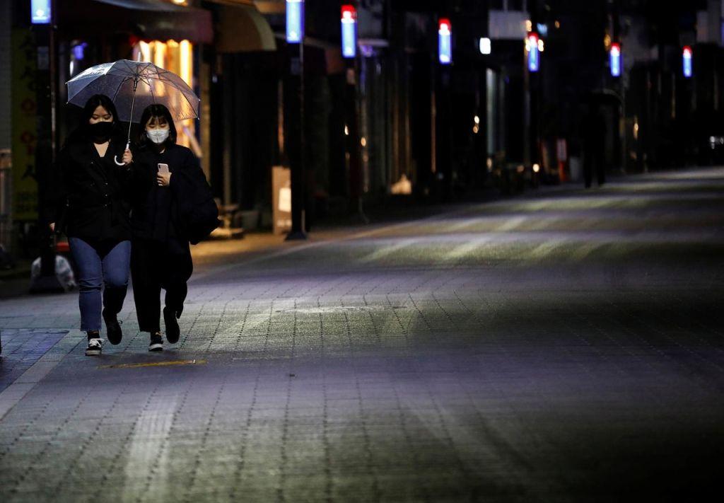 Νότια Κορέα : Ελπίδες από τα μειωμένα κρούσματα – Ανησυχία από νέα μεγάλη εστία μόλυνσης