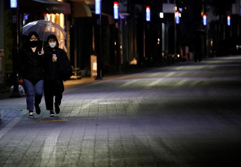 Νότια Κορέα : Ελπίδες από τα μειωμένα κρούσματα – Ανησυχία από νέα μεγάλη εστία μόλυνσης