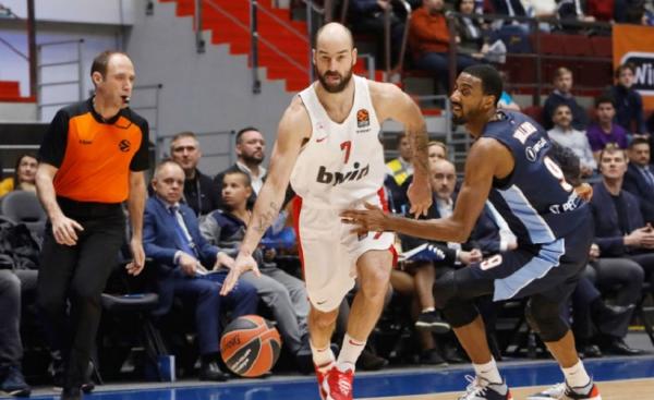 Ο Σπανούλης μένει στο σπίτι και… τα σπάει με Καρρά!