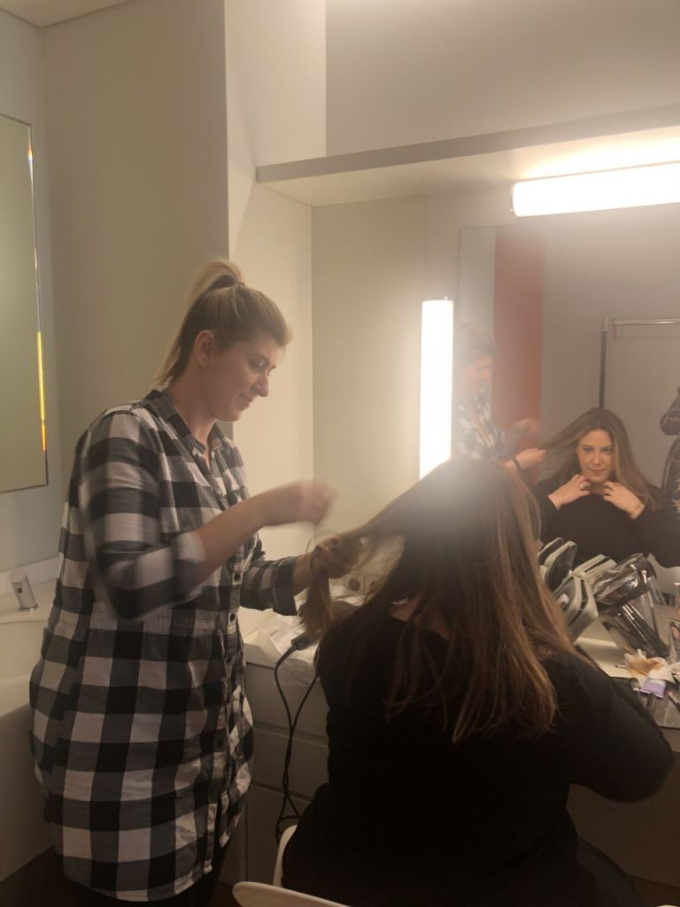 Ποια περιποιείται την εμφάνιση της Μαίρης Κατράντζου για το «BHMAGAZINO»;