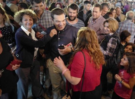Τσίπρας: Βουλευτές-Νεολαία. Δύο καρπούζια στην ίδια μασχάλη!