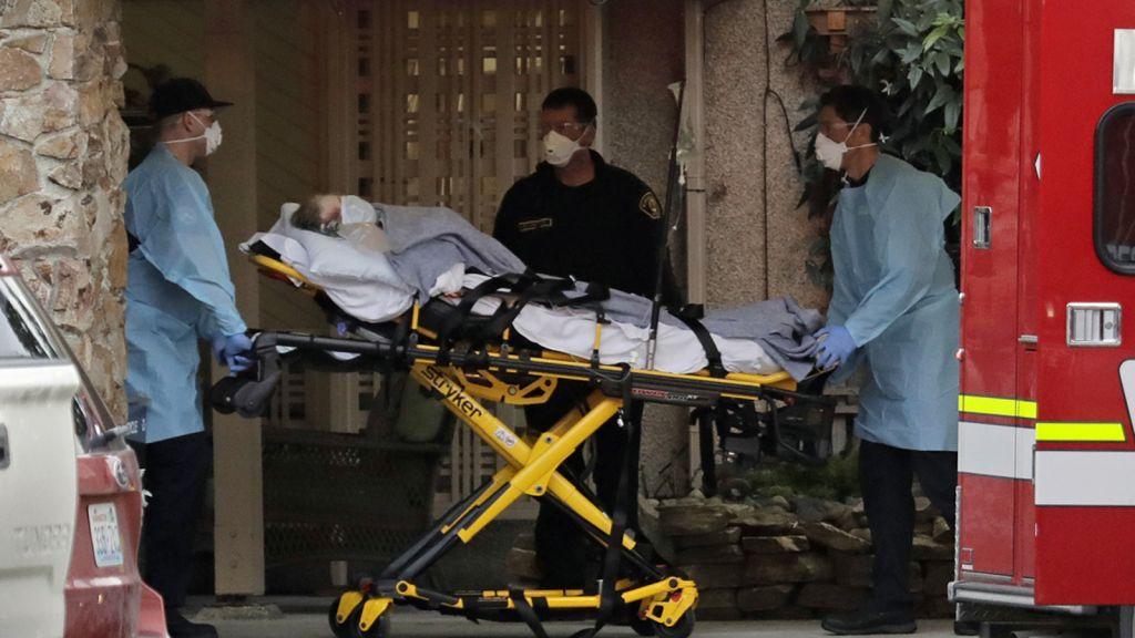 ΗΠΑ : Στους 100 οι νεκροί από τον κοροναϊό – Αλλάζει ύφος ο Τραμπ