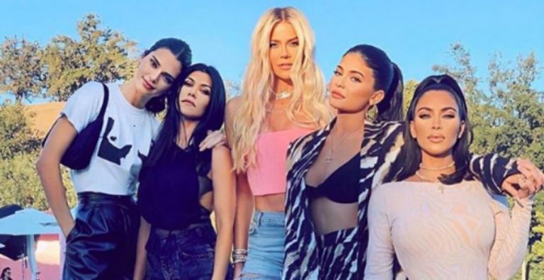 Οι Καρντάσιαν πουλάνε μπλουζάκια εμπνευσμένα από τον… κοροναϊό