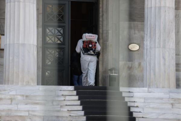 Κοροναϊός : Προς τηλεδιασκέψεις στη βουλή μετά το πρώτο θετικό κρούσμα στο βουλευτή Χρ. Κέλλα