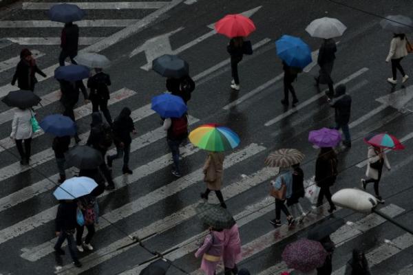 Καιρός : Άστατος με βροχές και καταιγίδες