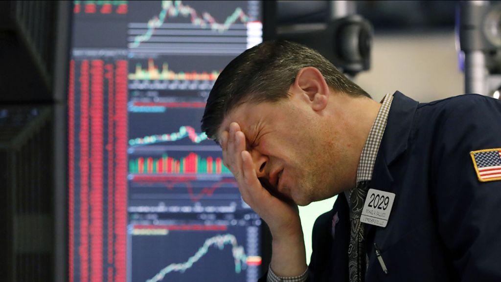 Κατέρρευσε από τον «πανικοϊό» η Wall Street