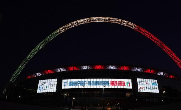 Υπέροχη κίνηση: Το «Γουέμπλεϊ» φωταγωγήθηκε με τα χρώματα της Ιταλίας!