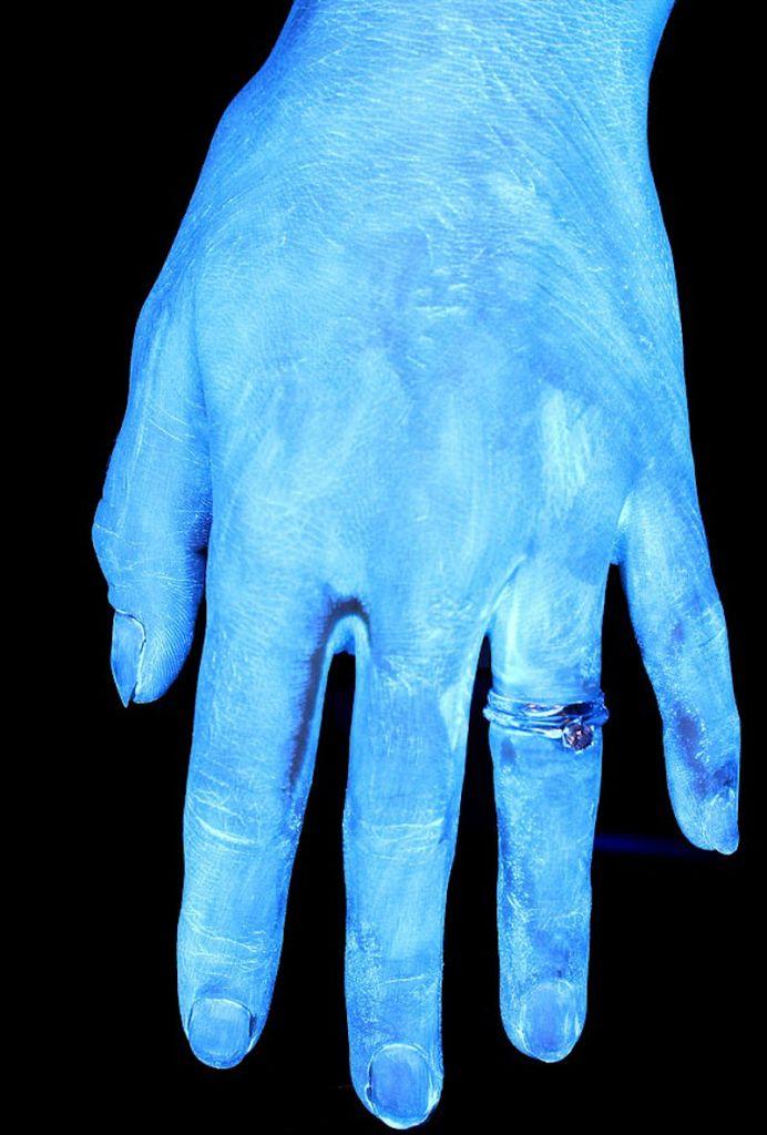 Απίστευτες εικόνες: Κάμερα με υπέρυθρες δείχνει πόσο άπλυτα είναι τα χέρια με ένα γρήγορο ξέβγαλμα