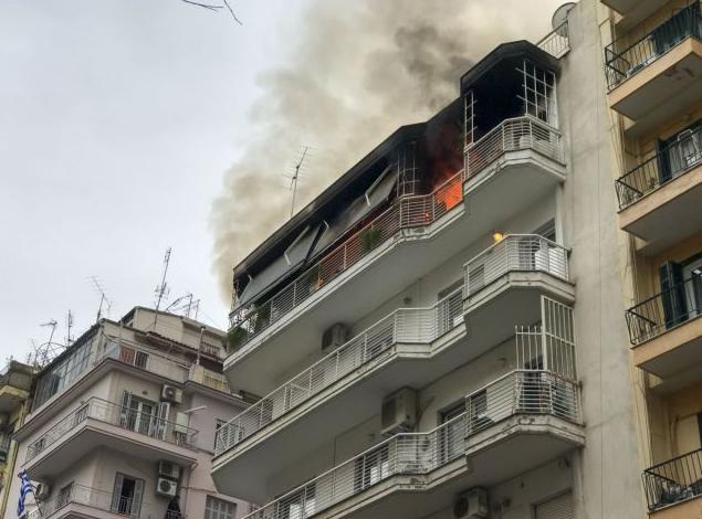 Θεσσαλονίκη: Νεκρό ηλικιωμένο ζευγάρι από φωτιά σε διαμέρισμα