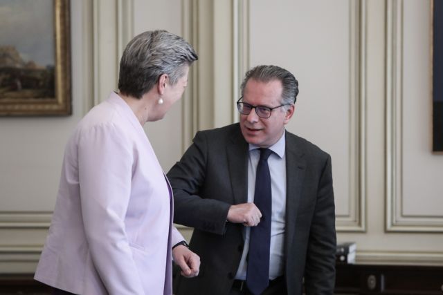 Προσφυγικό – κοροναϊός : Επείγουσα στήριξη ζήτησε από την ΕΕ ο Κουμουτσάκος