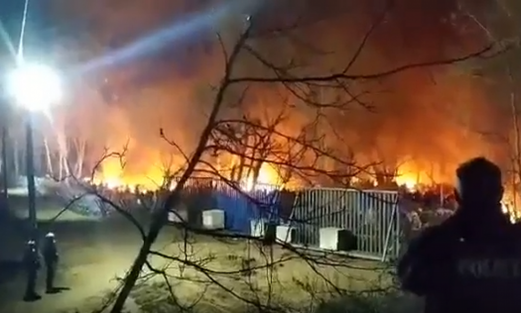 Έβρος : Πρόσφυγες άναψαν φωτιά στα τουρκικά σύνορα