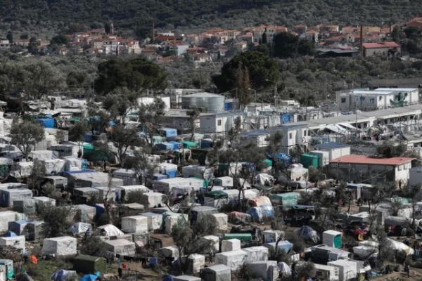 Τεταμένη και στη Λέσβο η κατάσταση: Μπλόκο σε λεωφορεία με πρόσφυγες από τους κατοίκους
