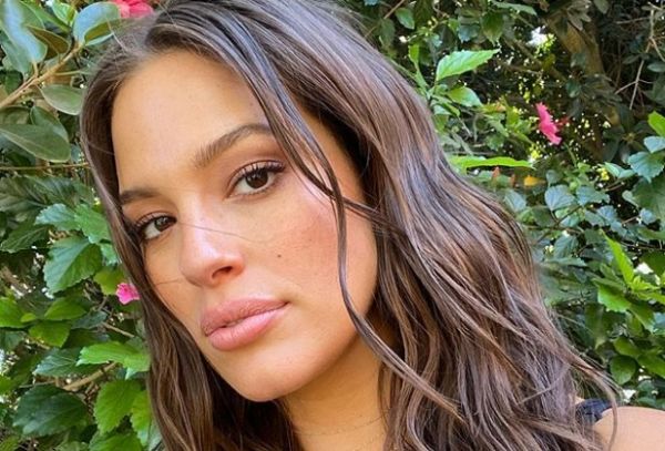 Άσλεϊ Γκράχαμ: Άλλαξε πάνα στο μωρό της μέσα σε κατάστημα