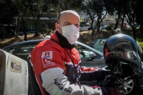 Ανήσυχοι οι ντελιβεράδες: Θα γίνουμε διανομείς κοροναϊού αντί τροφίμων