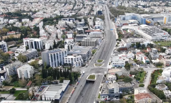 Κοροναϊός : Η έρημη Αθήνα από ψηλά – Απίστευτες εικόνες από drone