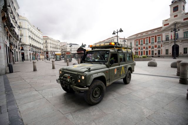 Κοροναϊός : Άδειοι δρόμοι και στρατός στις πόλεις της Ισπανίας