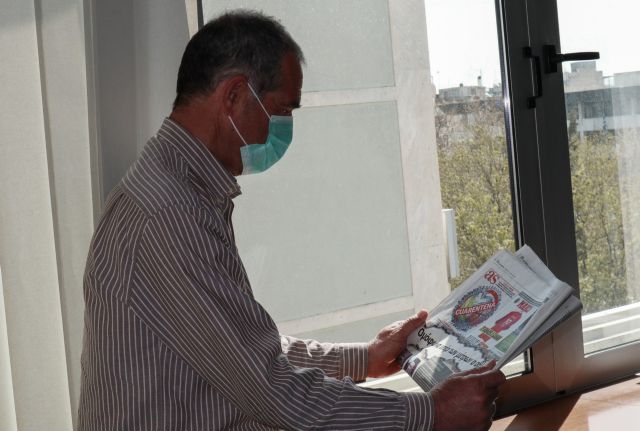 Κοροναϊός : Τι πρέπει να κάνουμε αν εμφανίσει συμπτώματα μέλος της οικογένειάς μας