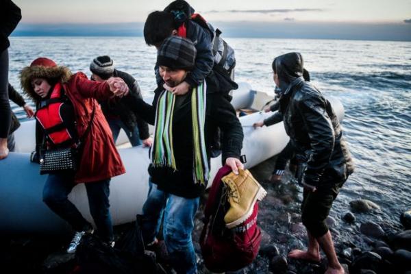 Έκρυθμη η κατάσταση στα νησιά: Επεισόδια στη Μόρια – Χίλιες αφίξεις