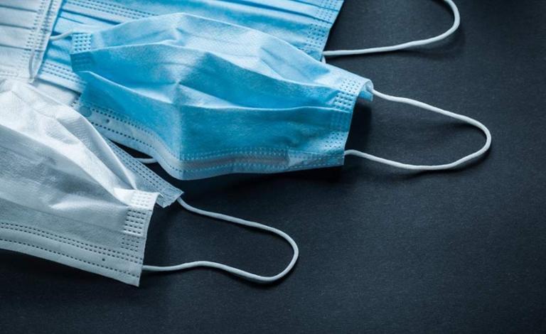 Κοροναϊός: Μπορούμε να χρησιμοποιήσουμε την ίδια μάσκα πολλές φορές;