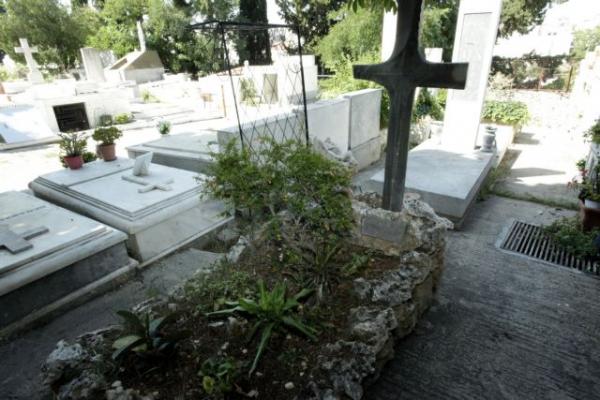 Κοροναϊός : Ανοίγουν 372 τάφοι στο Γ’ Νεκροταφείο Αθηνών