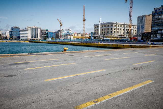 Κοροναϊός : Θετικός στον ιό ναυτικός σε πλοίο ανοιχτά του Πειραιά