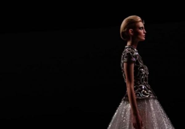 Όταν η μόδα πασχίζει να ξορκίσει τον κοροναϊό