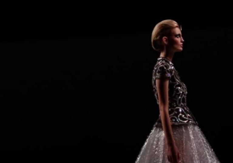 Όταν η μόδα πασχίζει να ξορκίσει τον κοροναϊό