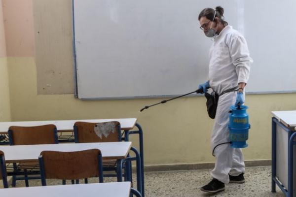 Θετική στον κοροναϊό εκπαιδευτικός σε σχολεία της Βάρης