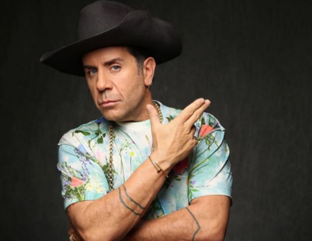 Γιώργος Μαζωνάκης: Γενέθλια στο πλατό για τον τραγουδιστή