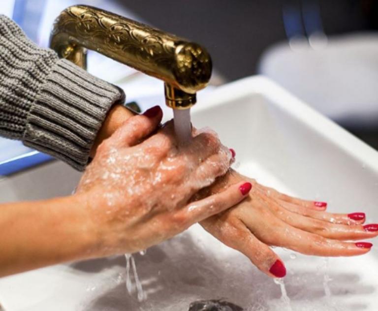 Ποια σωματικά υγρά μεταδίδουν τον κοροναϊό;