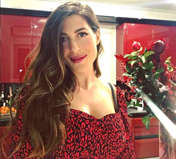 Φλορίντα Πετρουτσέλι: Ποζάρει με φουσκωμένη κοιλίτσα