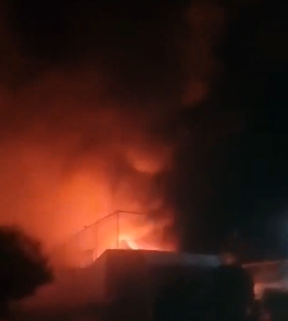 Λέσβος : Στις φλόγες κέντρο υποδοχής στη Σκάλα Συκαμνιάς – Άγνωστοι έβαλαν φωτιά