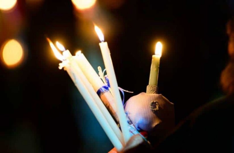 Κοροναϊός : Όχι στη μεταφορά του Αγίου Φωτός λένε οι δήμοι μετά τις ανακοινώσεις Χαρδαλιά