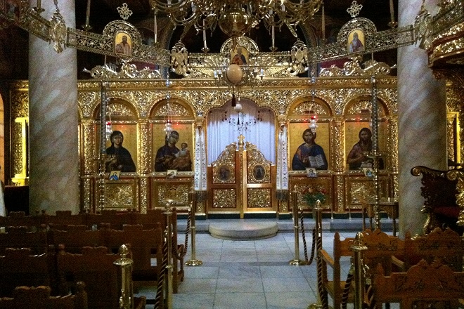 Κοροναϊός : Σε ποια απόφαση προσανατολίζεται η κυβέρνηση για τις εκκλησίες το Πάσχα