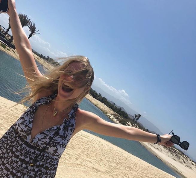 Γκουίνεθ Πάλτροου : Σε δημοπρασία ιστορικό της φόρεμα για τη μάχη κατά του κοροναϊού