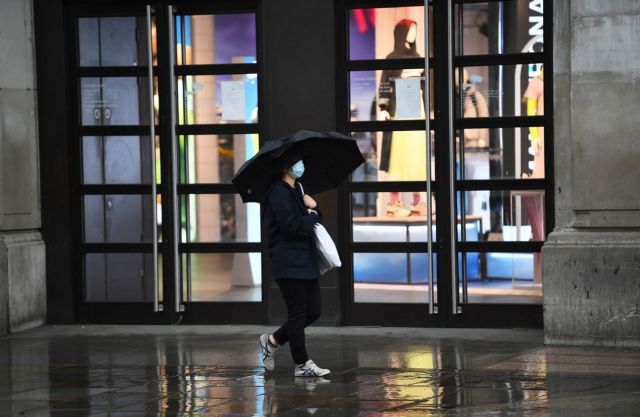 Κοροναϊός: «Φωτιά» οι τιμές στις μάσκες – Πόσο κοστίζει σε μία τετραμελή οικογένεια