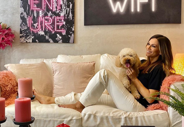 Έλλη Κοκκίνου : Μας δείχνει τα πασχαλινά κουλουράκια της!