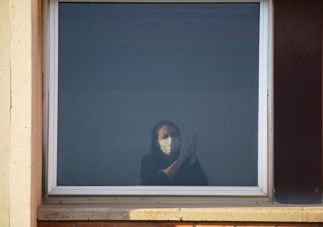 Κοροναϊός: Εφιαλτικές προβλέψεις από ΠΟΥ – Έσπασαν το φράγμα των 900.000 τα κρούσματα