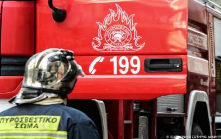 Πυρκαγιά σε σκάφος στο Μικρολίμανο [Εικόνες]